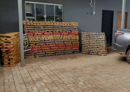 Condutor foge da polícia e abandona Toro roubada com mais de 1 ton de maconha em Bonito